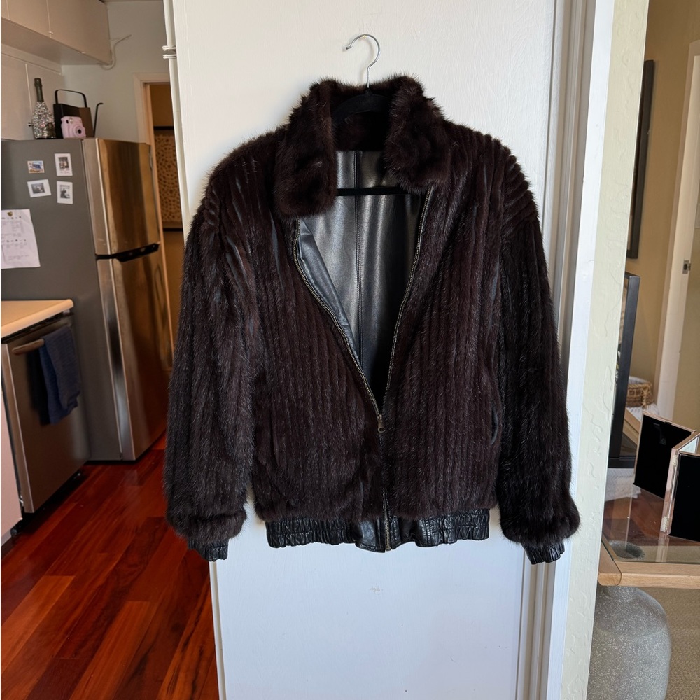 Reversible Black Leather Bomber Jacket with Mink Fur – Oversized Fit - Picture 4 of 11